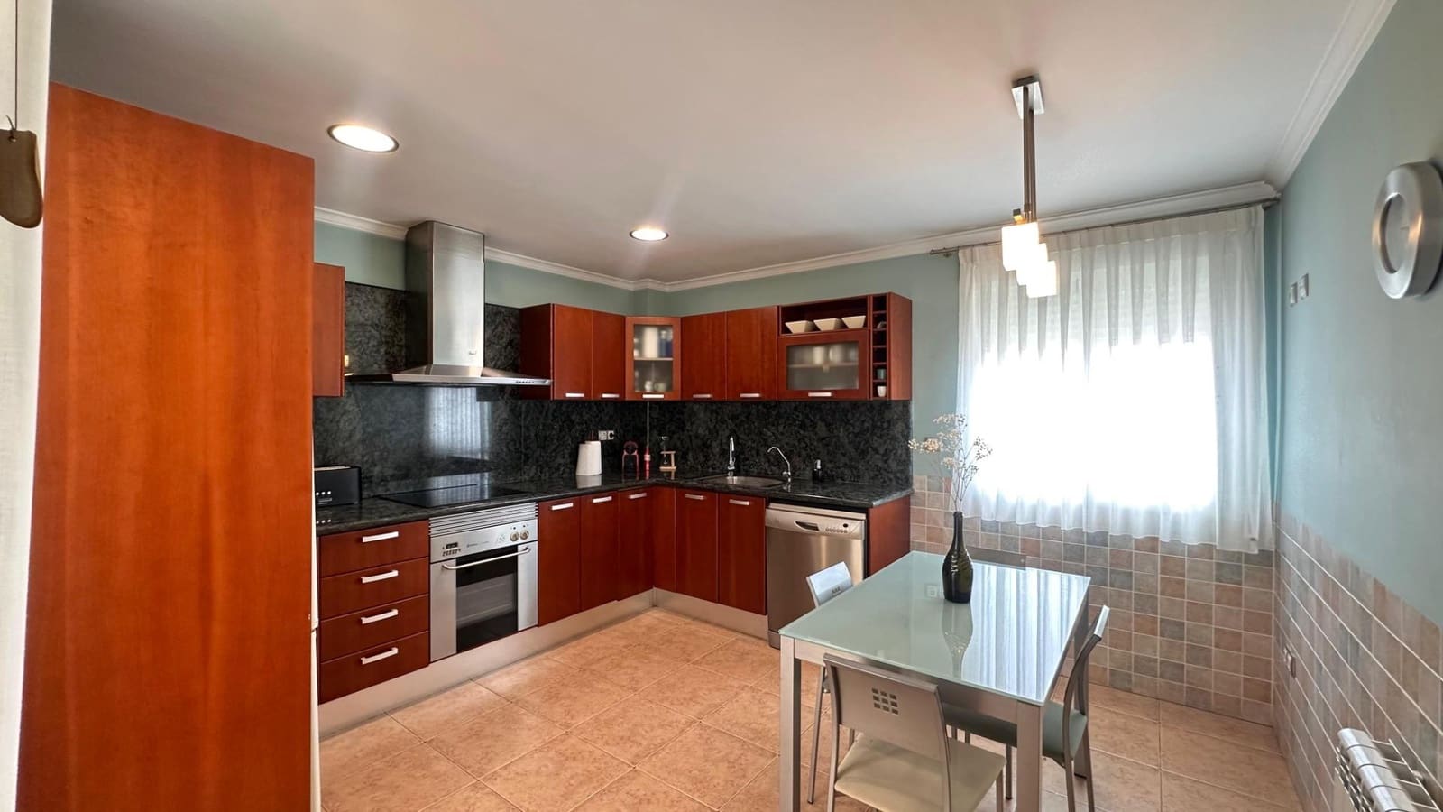 5 bedroom Townhouse for sale in Alginet with garage - € 299,000 (Ref: 9360141)