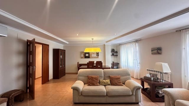 5 bedroom Townhouse for sale in Alginet with garage - € 299,000 (Ref: 9360141)