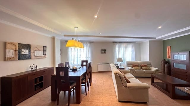 5 bedroom Townhouse for sale in Alginet with garage - € 299,000 (Ref: 9360141)