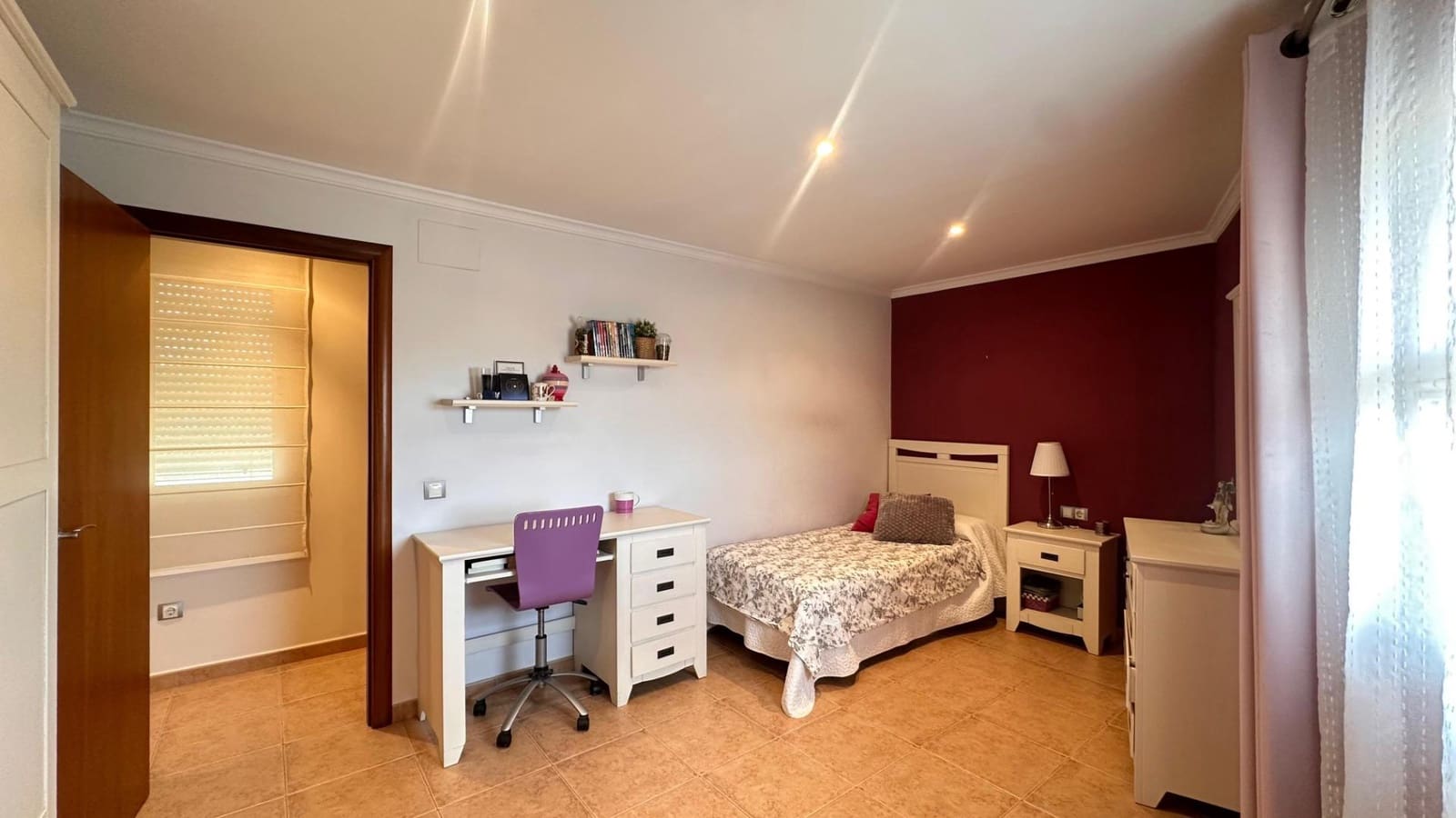 5 bedroom Townhouse for sale in Alginet with garage - € 299,000 (Ref: 9360141)