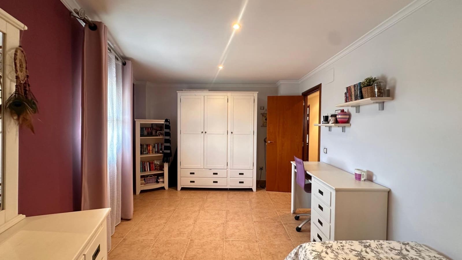 5 bedroom Townhouse for sale in Alginet with garage - € 299,000 (Ref: 9360141)