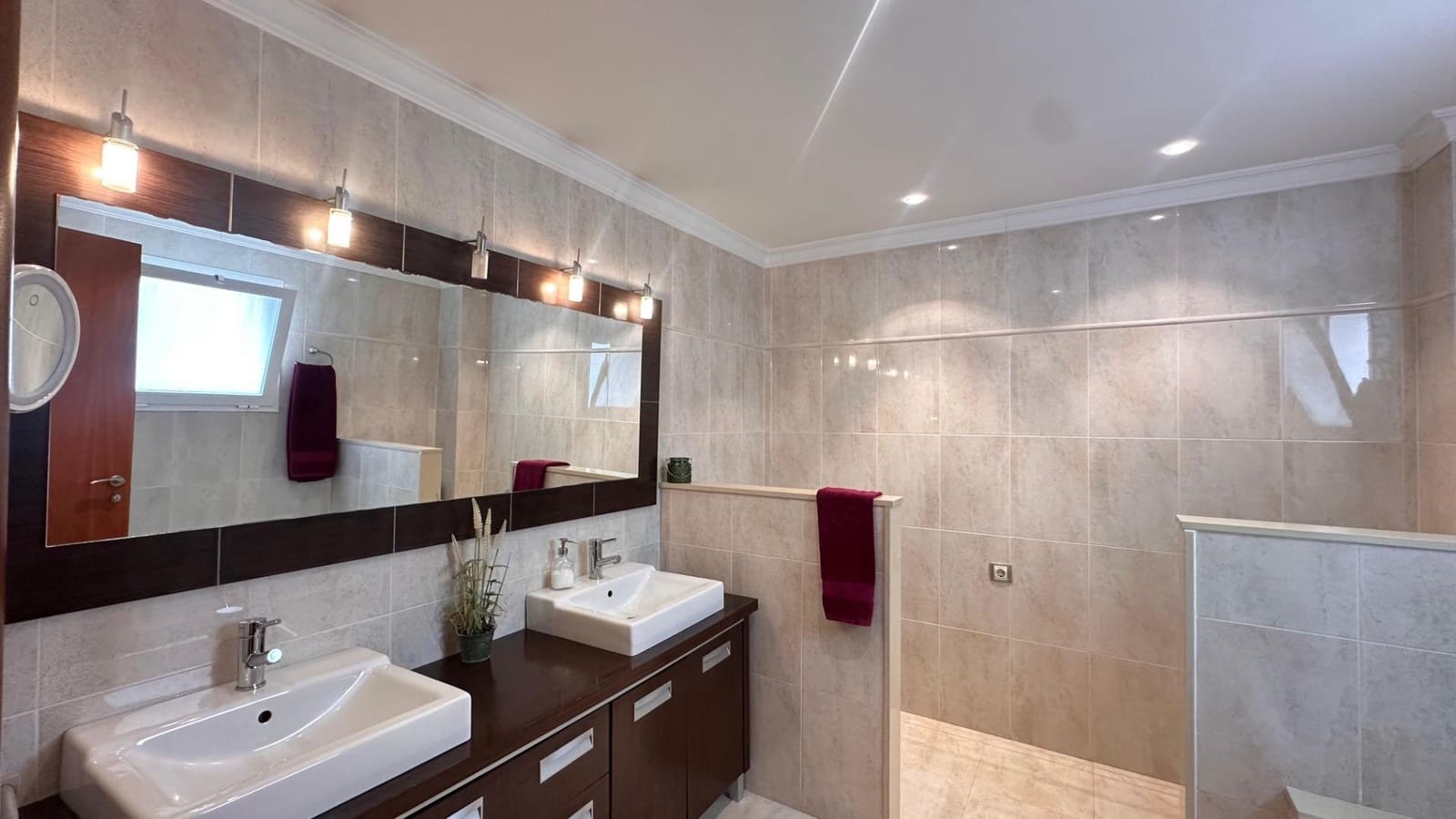 5 bedroom Townhouse for sale in Alginet with garage - € 299,000 (Ref: 9360141)