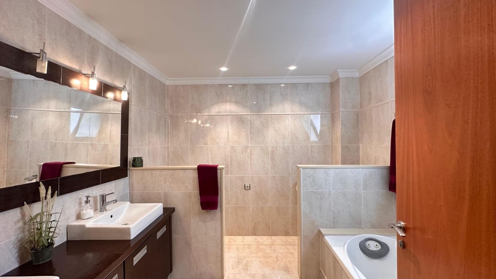 5 bedroom Townhouse for sale in Alginet with garage - € 299,000 (Ref: 9360141)