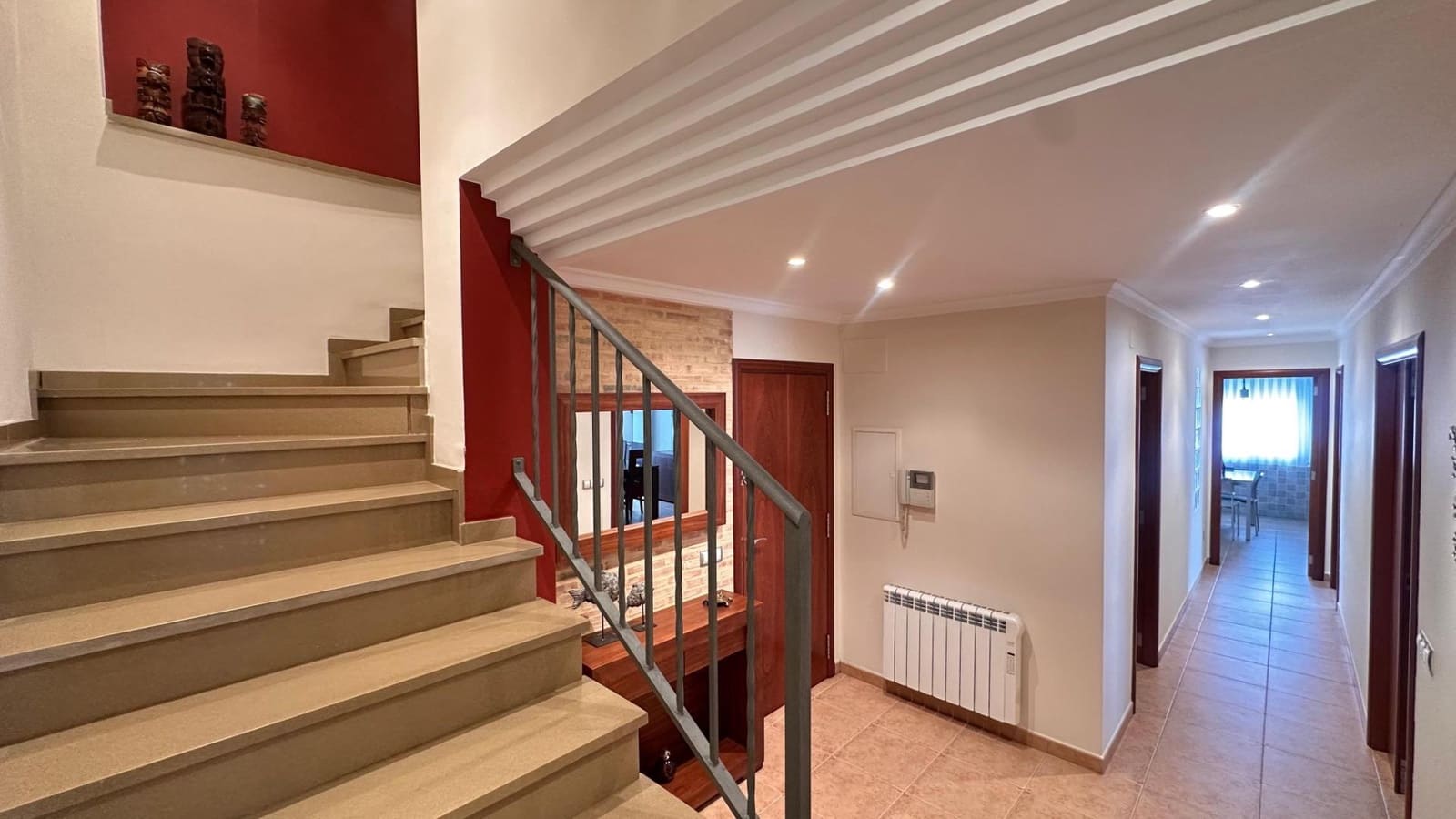 5 bedroom Townhouse for sale in Alginet with garage - € 299,000 (Ref: 9360141)