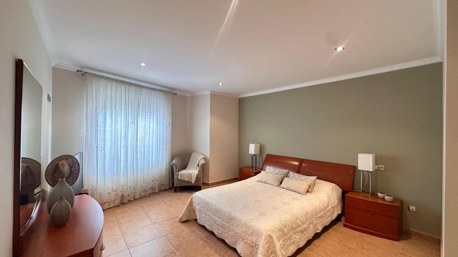 5 bedroom Townhouse for sale in Alginet with garage - € 299,000 (Ref: 9360141)