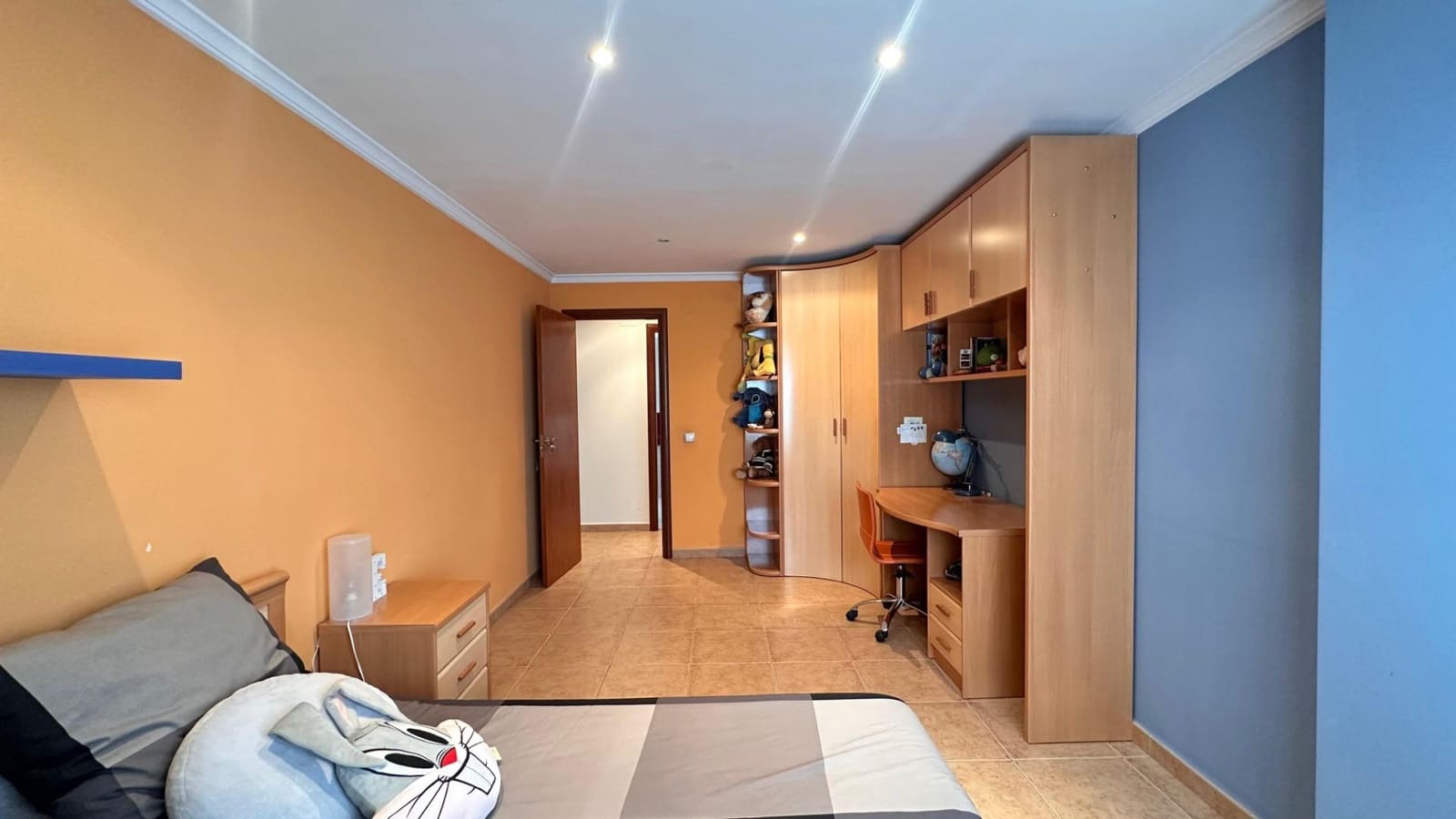 5 bedroom Townhouse for sale in Alginet with garage - € 299,000 (Ref: 9360141)