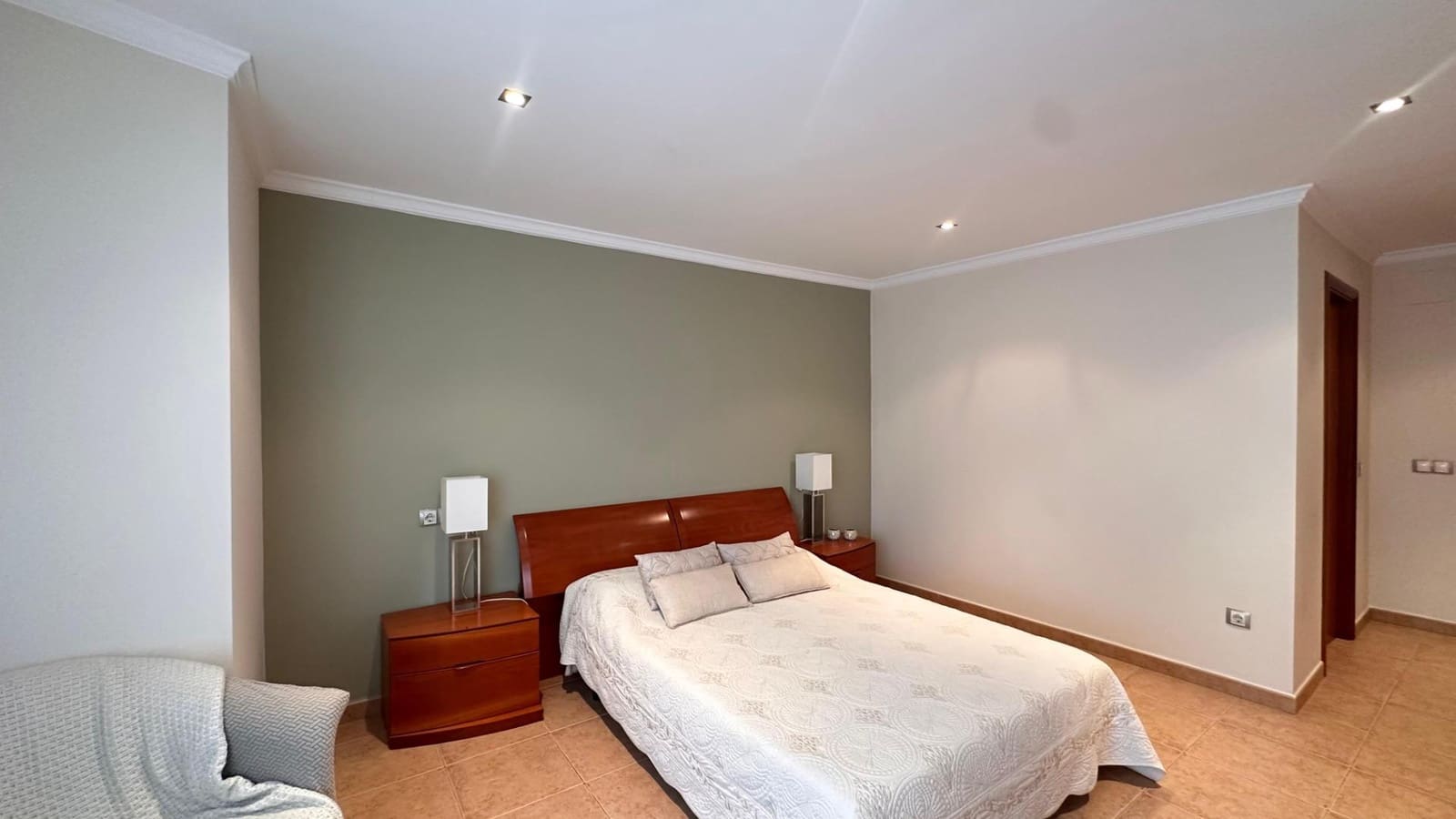 5 bedroom Townhouse for sale in Alginet with garage - € 299,000 (Ref: 9360141)