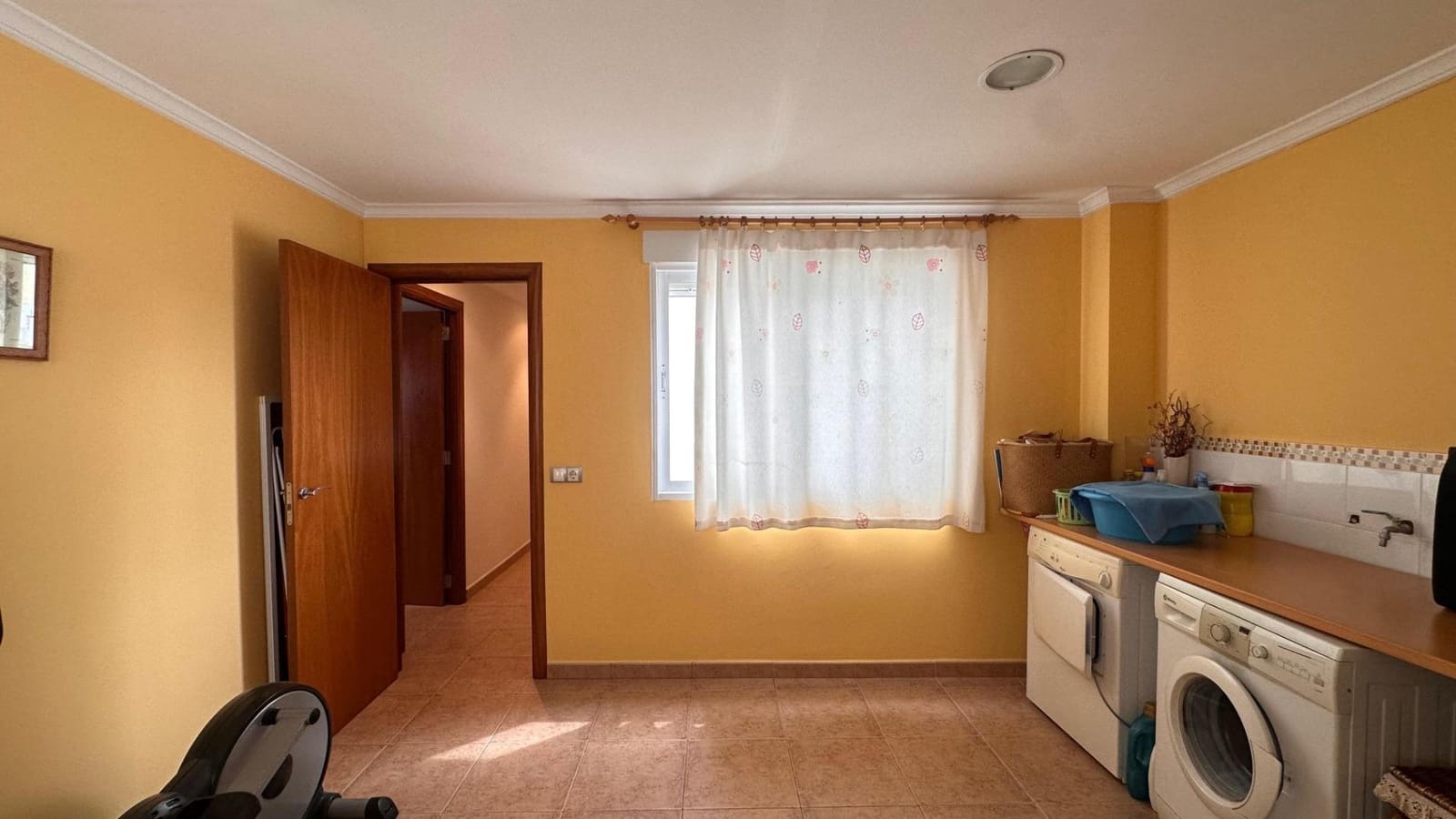 5 bedroom Townhouse for sale in Alginet with garage - € 299,000 (Ref: 9360141)