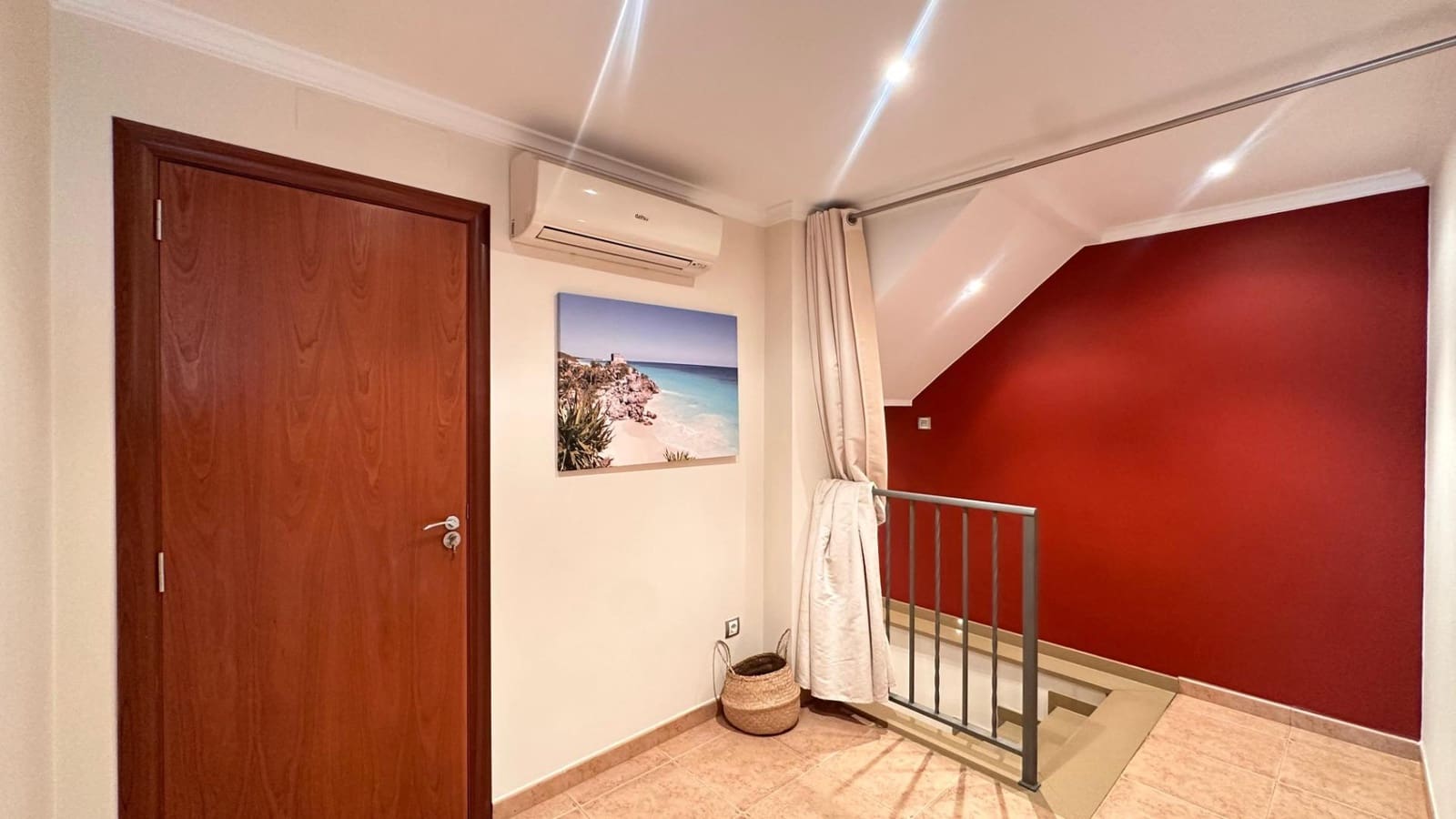 5 bedroom Townhouse for sale in Alginet with garage - € 299,000 (Ref: 9360141)