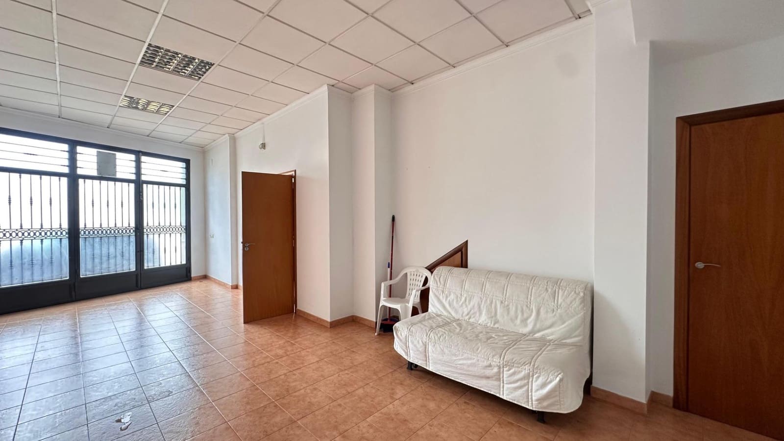 5 bedroom Townhouse for sale in Alginet with garage - € 299,000 (Ref: 9360141)