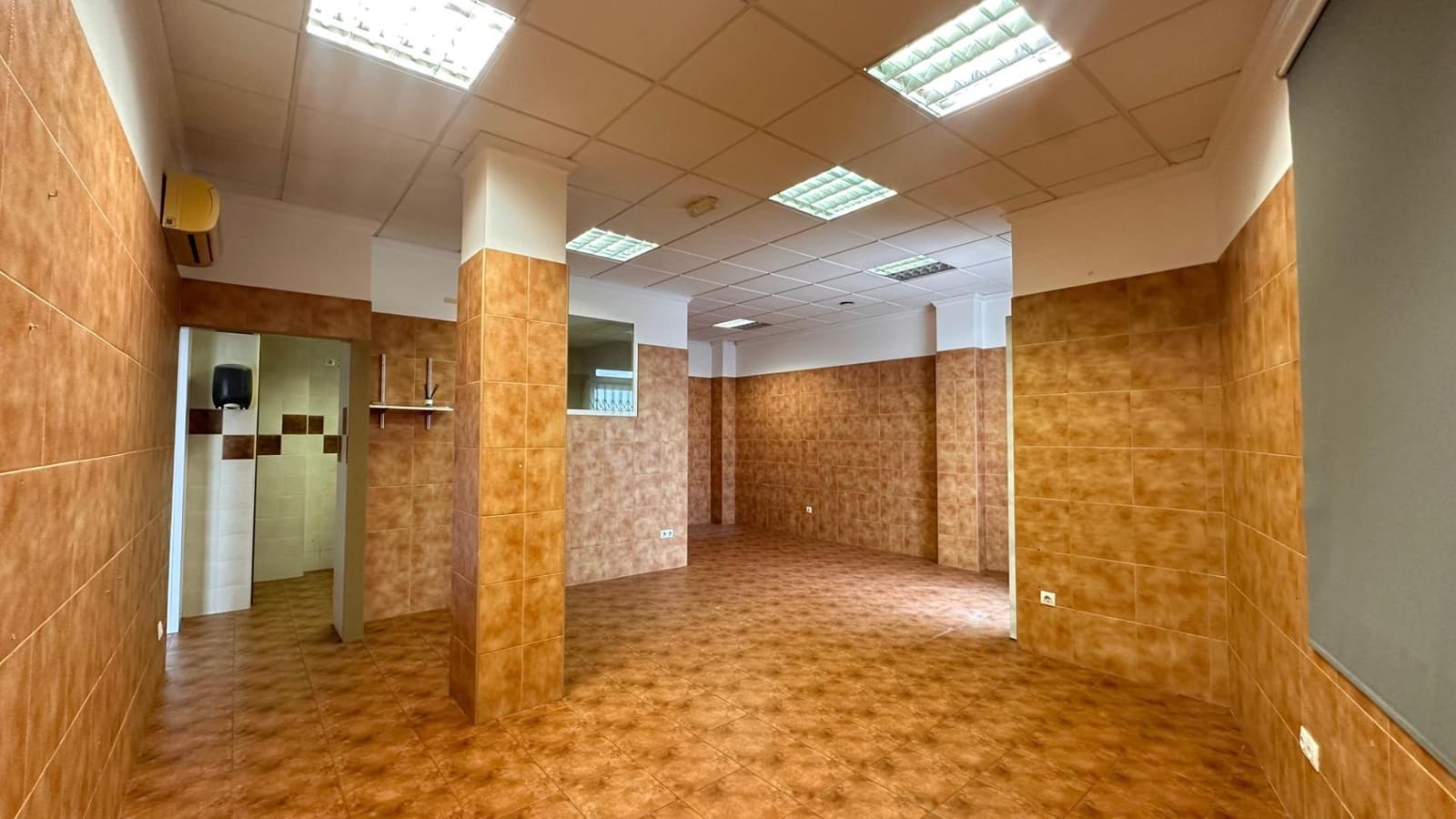 5 bedroom Townhouse for sale in Alginet with garage - € 299,000 (Ref: 9360141)