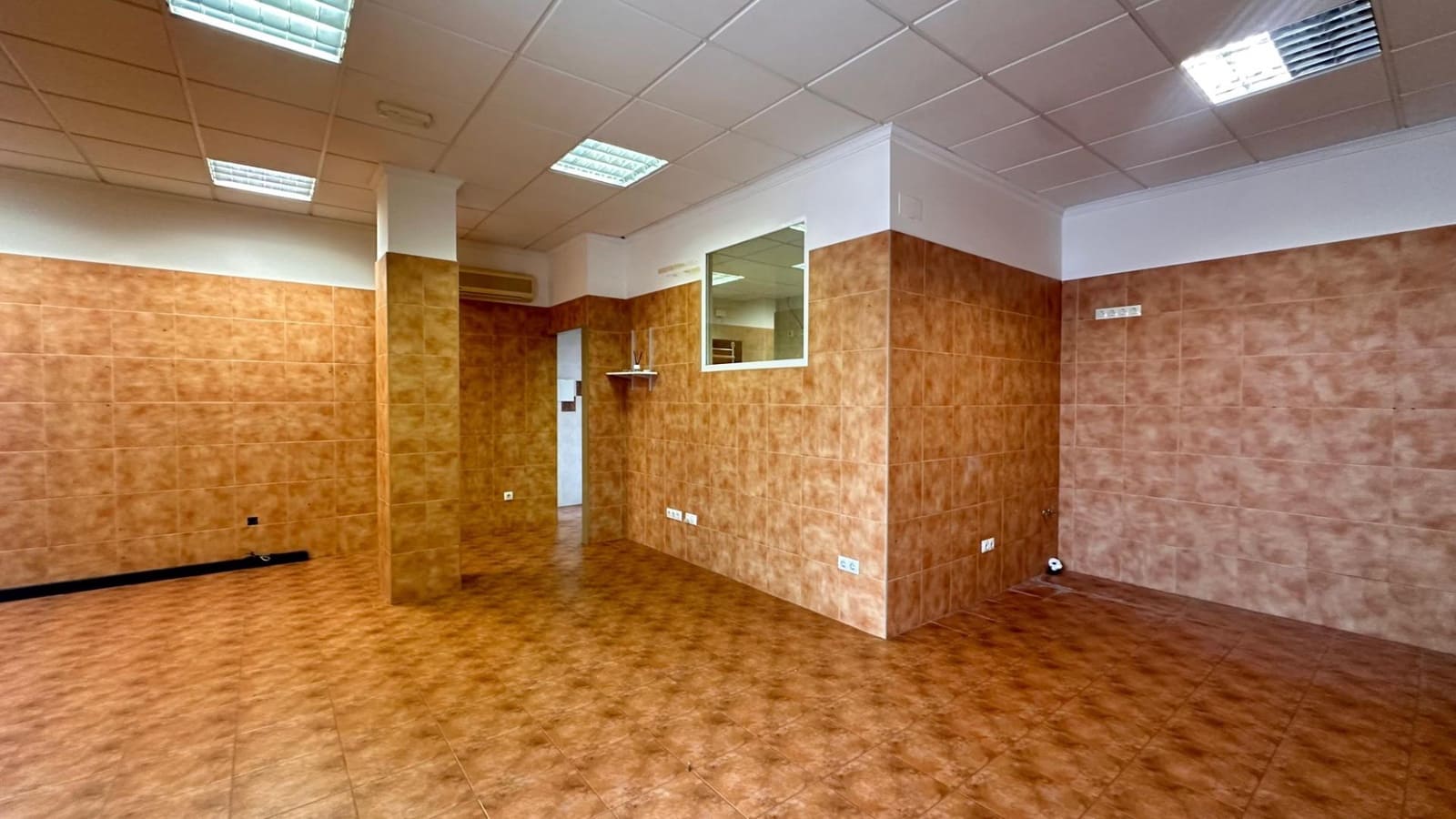 5 bedroom Townhouse for sale in Alginet with garage - € 299,000 (Ref: 9360141)