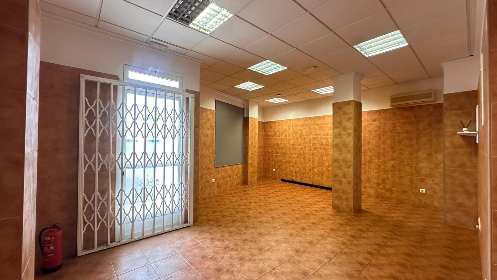 5 bedroom Townhouse for sale in Alginet with garage - € 299,000 (Ref: 9360141)