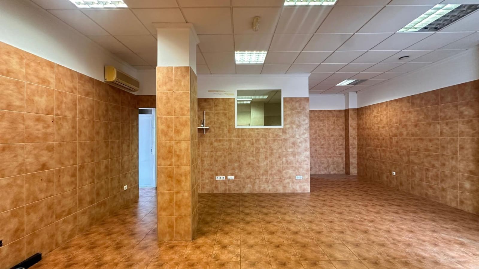 5 bedroom Townhouse for sale in Alginet with garage - € 299,000 (Ref: 9360141)