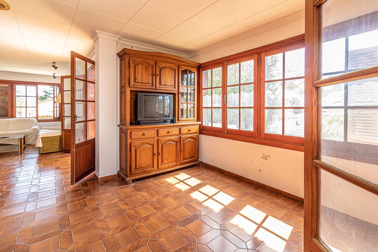 5 bedroom Villa for sale in Carlet with pool garage - € 410,000 (Ref: 9360142)