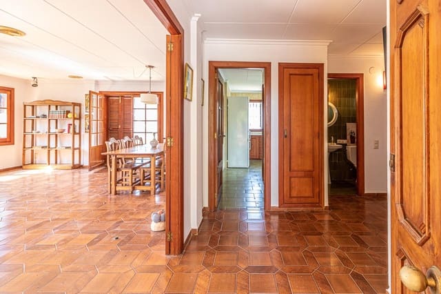 5 bedroom Villa for sale in Carlet with pool garage - € 410,000 (Ref: 9360142)