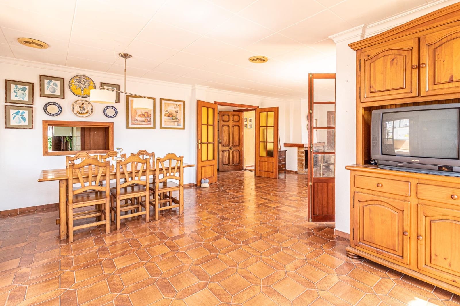 5 bedroom Villa for sale in Carlet with pool garage - € 410,000 (Ref: 9360142)