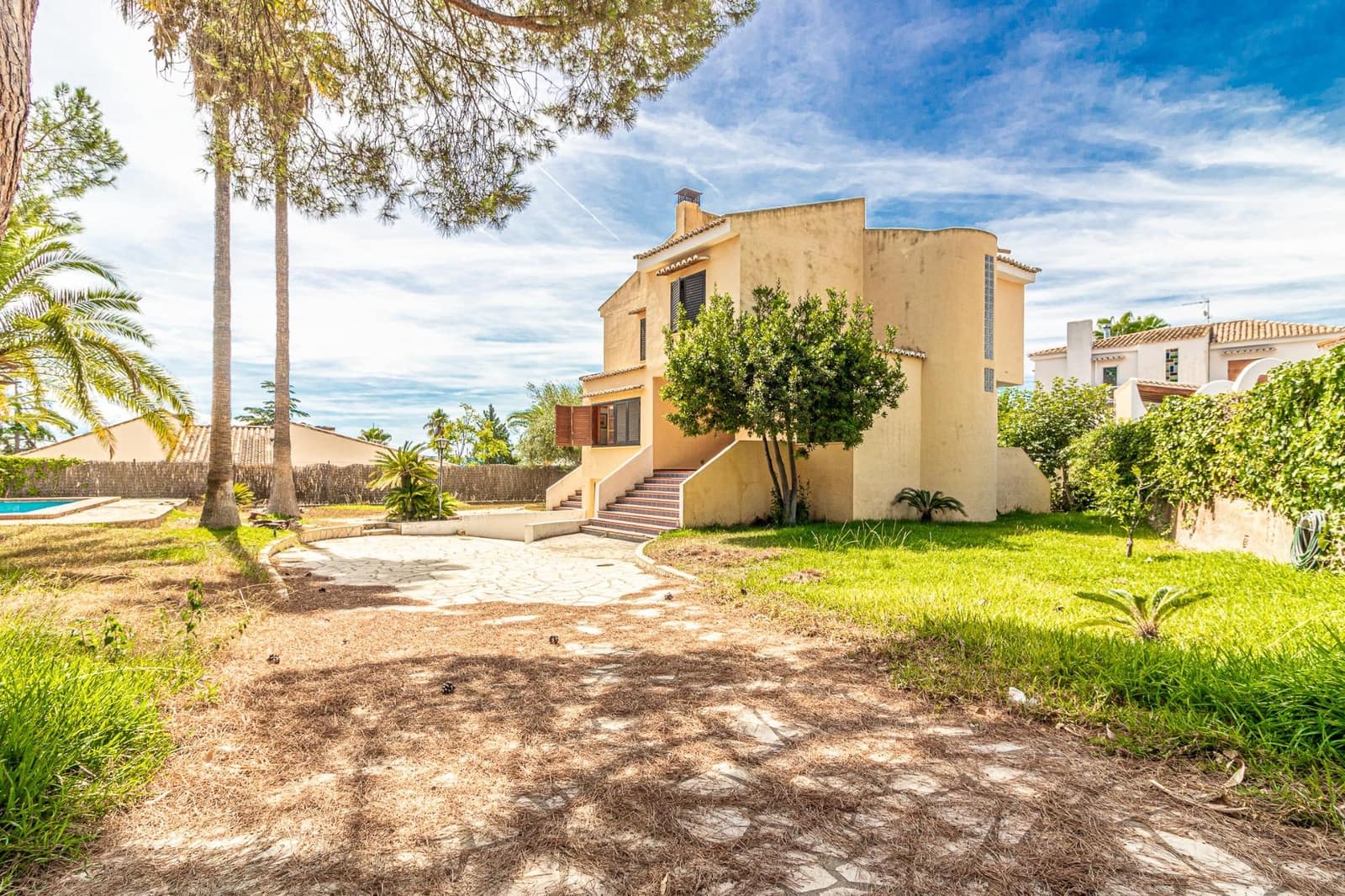 5 bedroom Villa for sale in Carlet with pool garage - € 410,000 (Ref: 9360142)