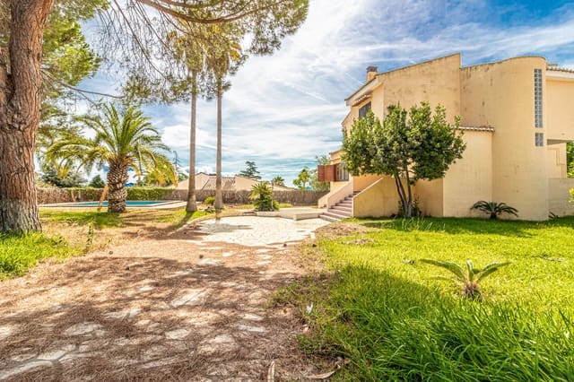 5 bedroom Villa for sale in Carlet with pool garage - € 410,000 (Ref: 9360142)