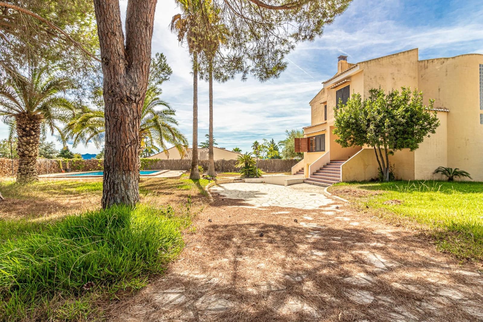 5 bedroom Villa for sale in Carlet with pool garage - € 410,000 (Ref: 9360142)