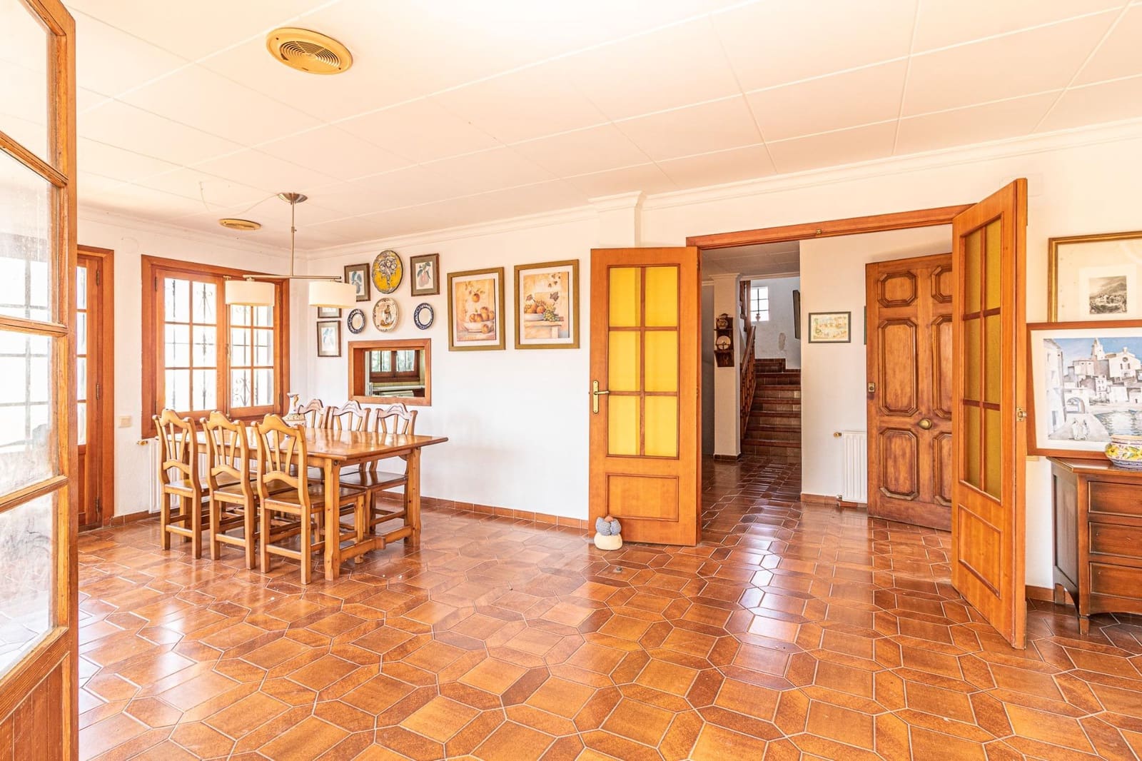 5 bedroom Villa for sale in Carlet with pool garage - € 410,000 (Ref: 9360142)