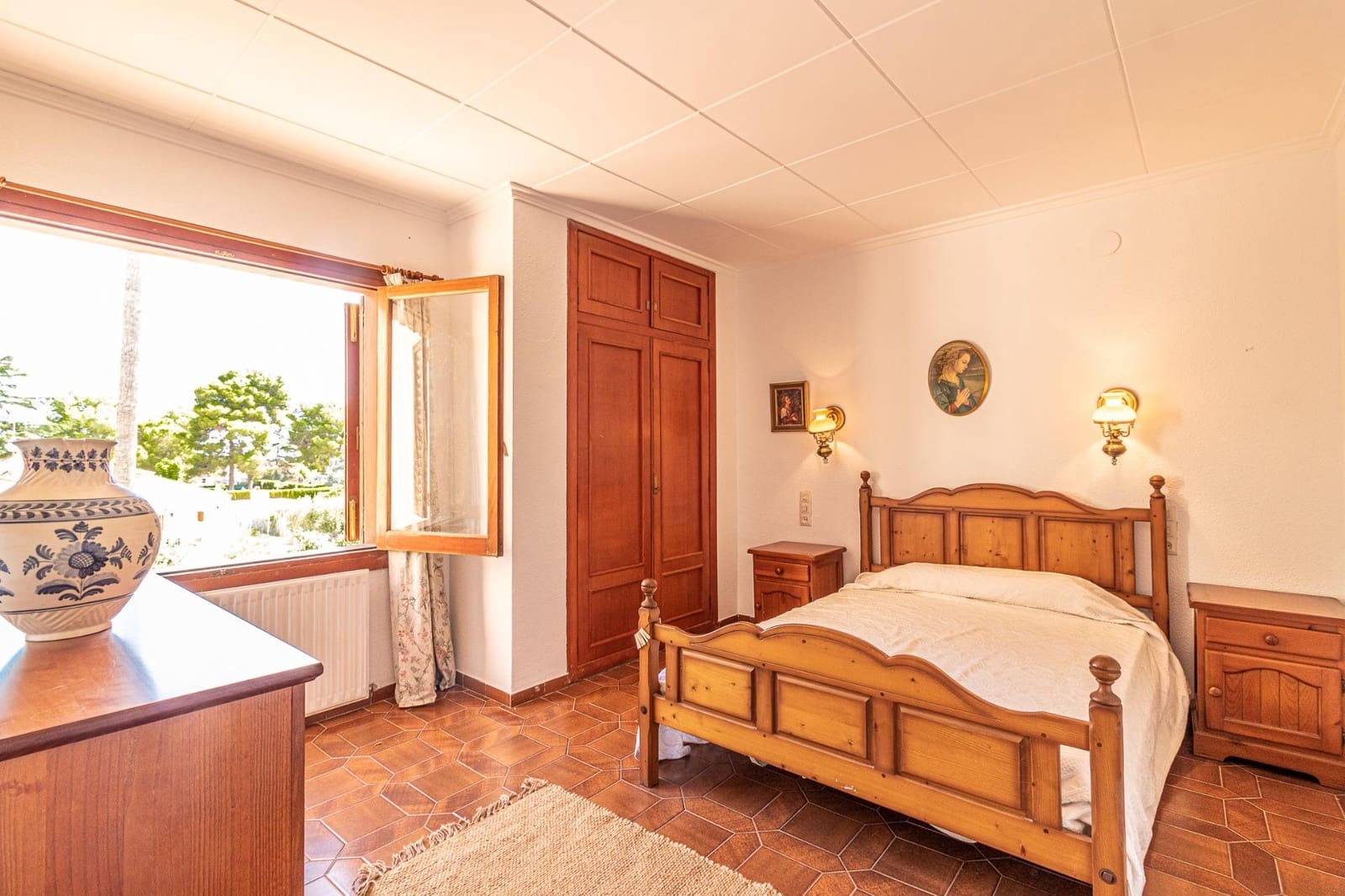 5 bedroom Villa for sale in Carlet with pool garage - € 410,000 (Ref: 9360142)