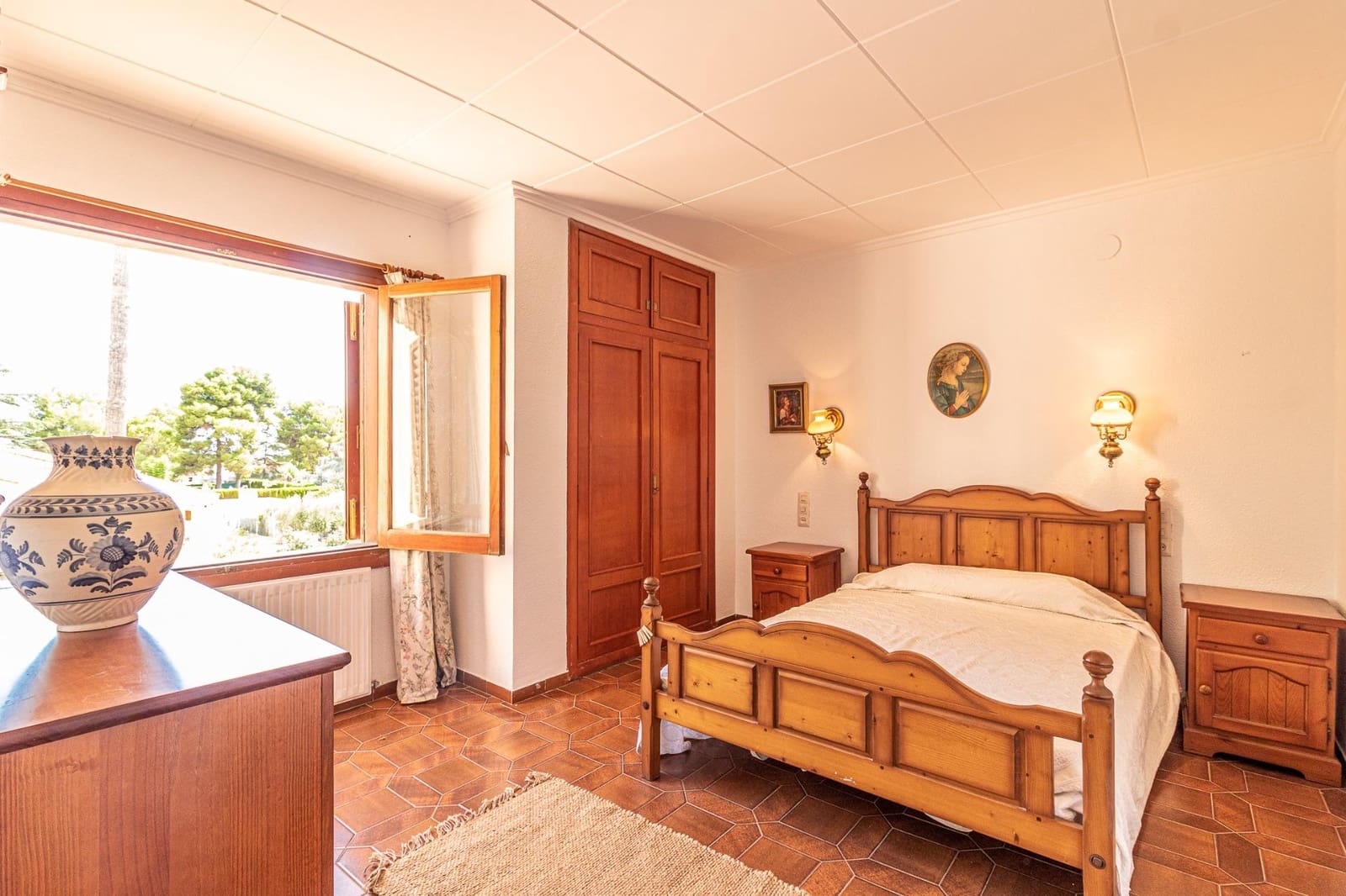 5 bedroom Villa for sale in Carlet with pool garage - € 410,000 (Ref: 9360142)