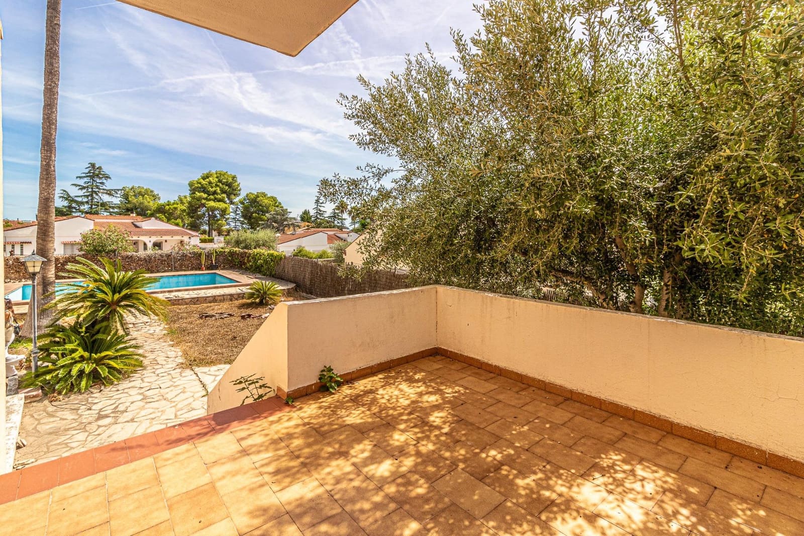 5 bedroom Villa for sale in Carlet with pool garage - € 410,000 (Ref: 9360142)