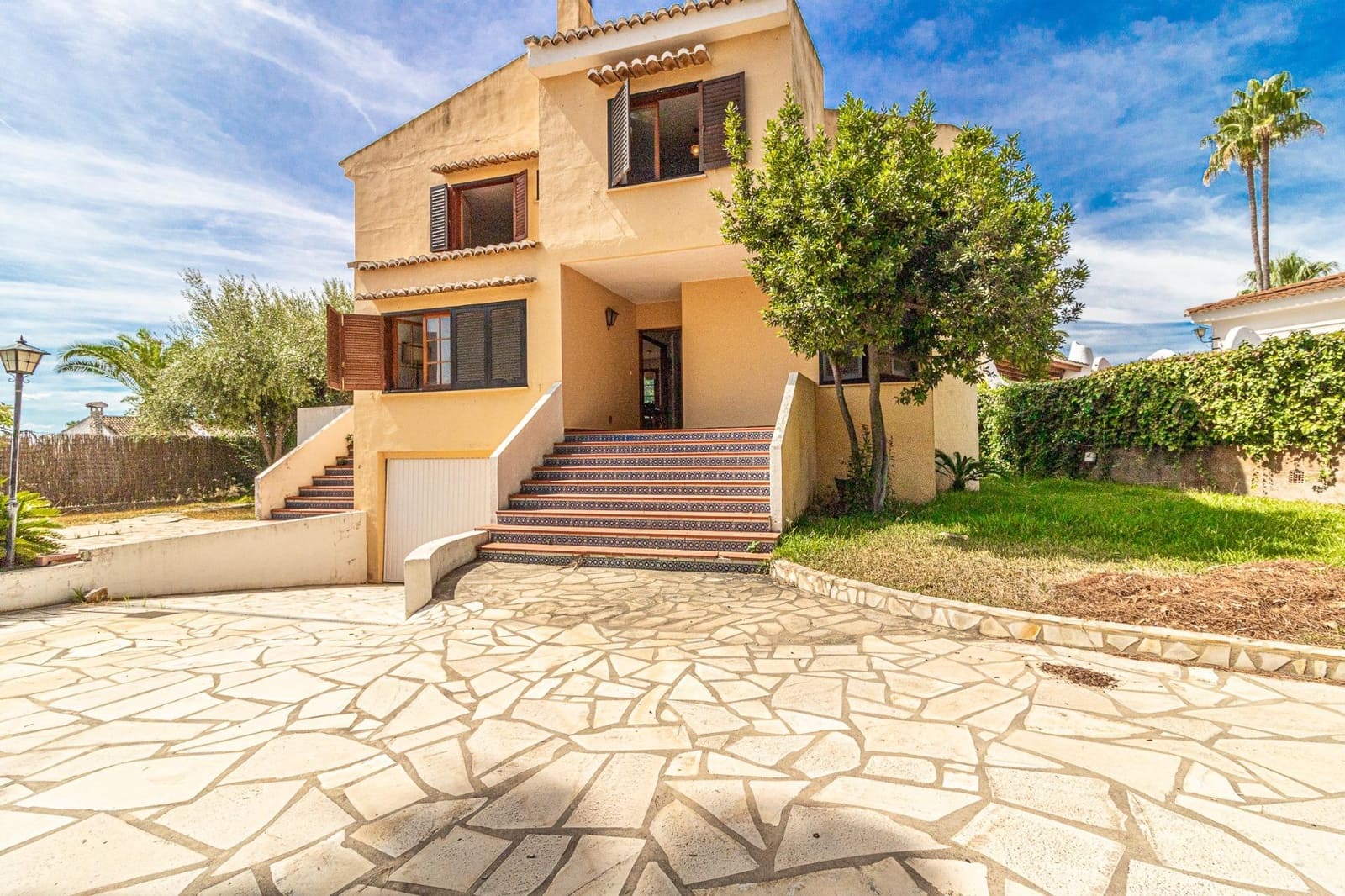 5 bedroom Villa for sale in Carlet with pool garage - € 410,000 (Ref: 9360142)