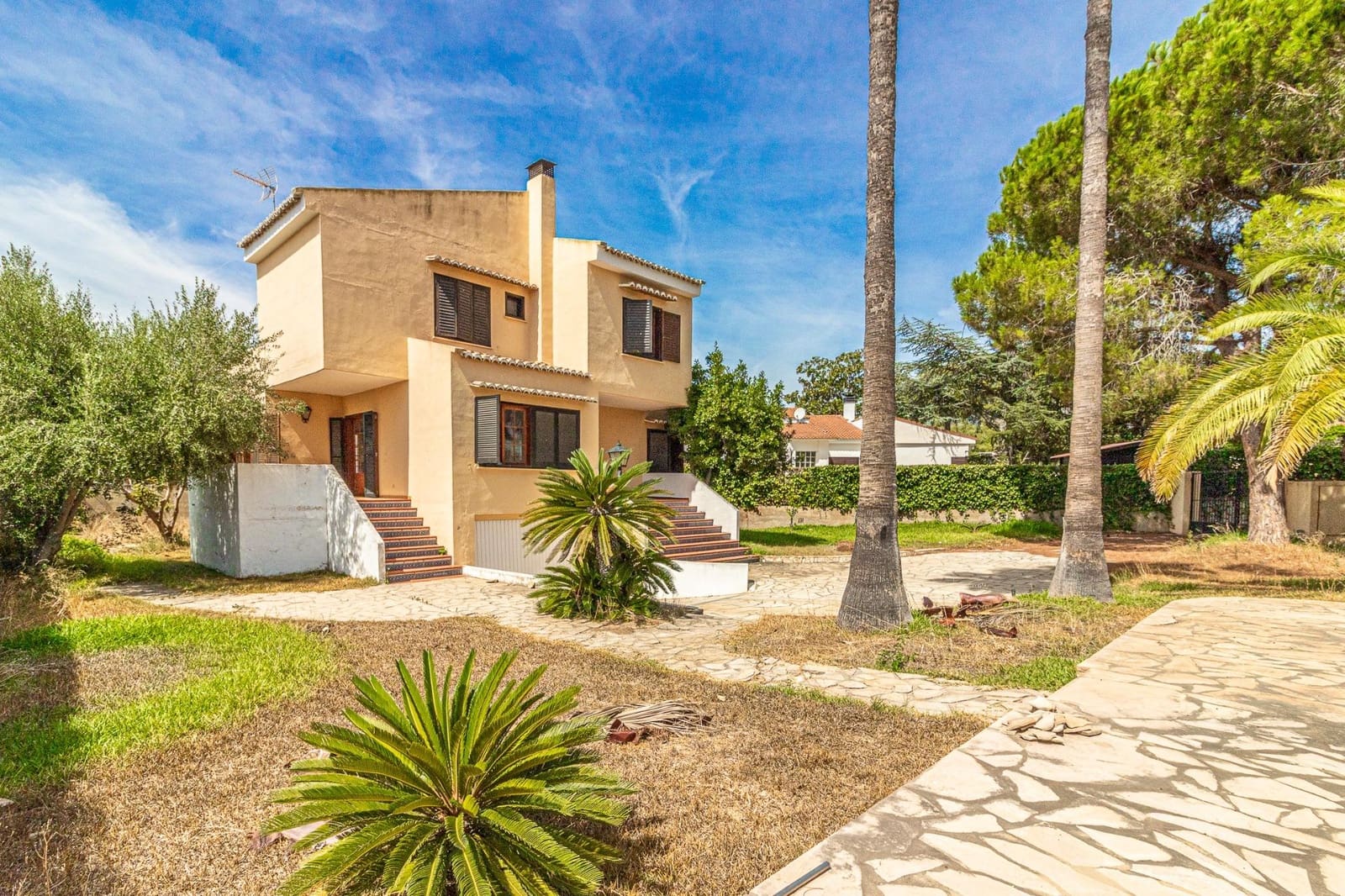 5 bedroom Villa for sale in Carlet with pool garage - € 410,000 (Ref: 9360142)