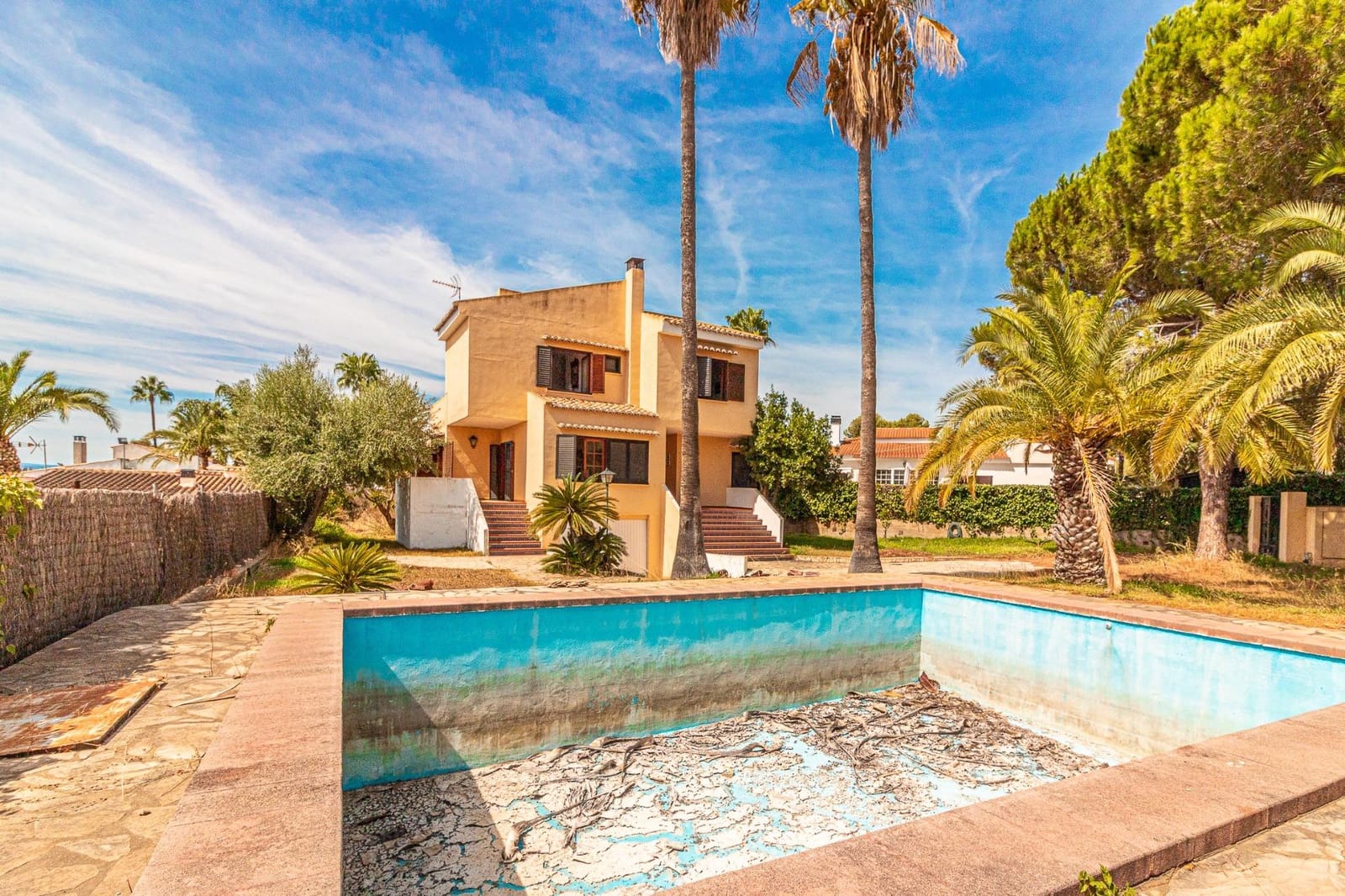 5 bedroom Villa for sale in Carlet with pool garage - € 410,000 (Ref: 9360142)