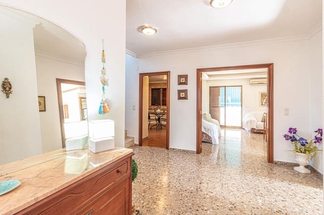 4 bedroom Villa for sale in Carlet with pool garage - € 400,000 (Ref: 9360146)