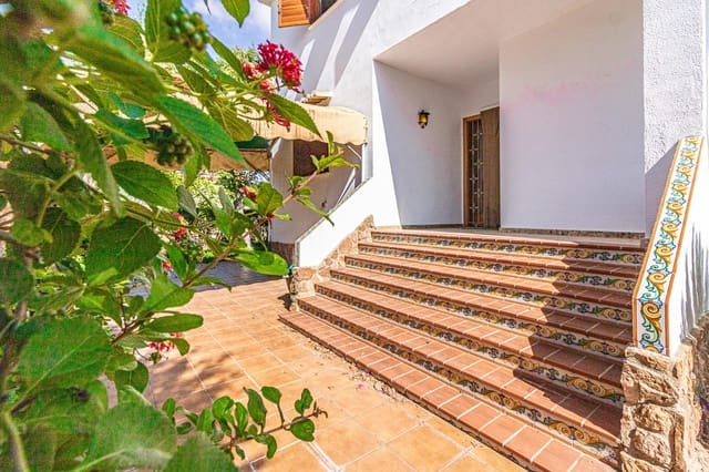 4 bedroom Villa for sale in Carlet with pool garage - € 400,000 (Ref: 9360146)
