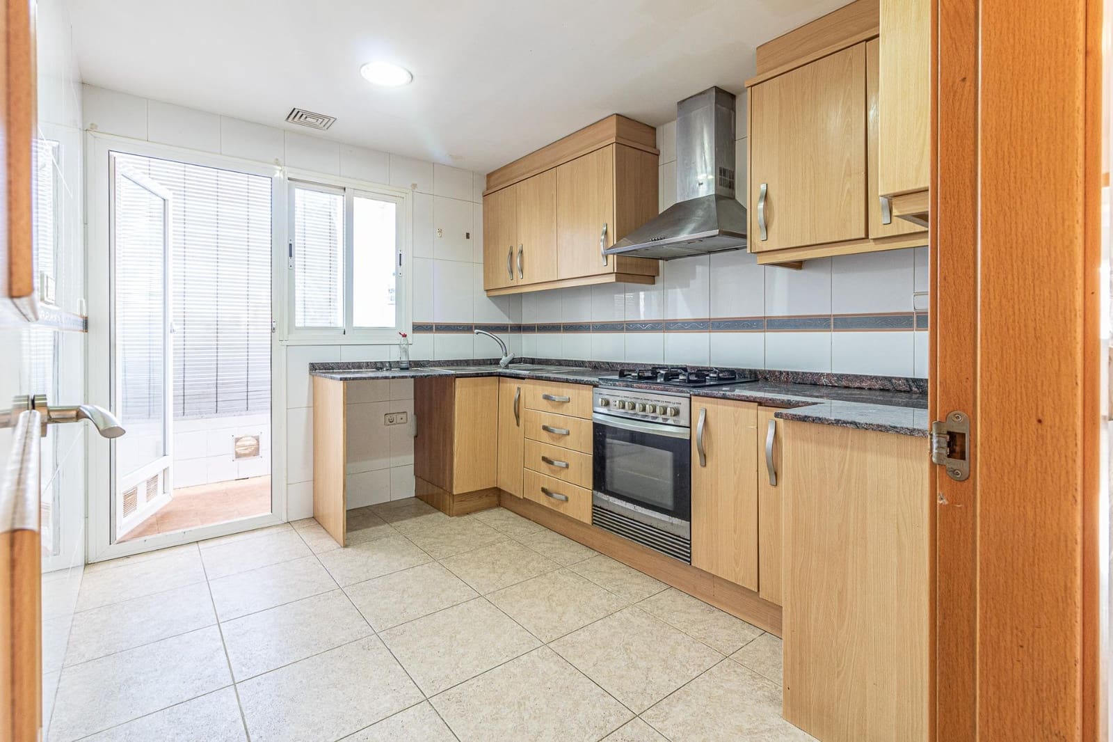 3 makuuhuone Asunto myytävänä paikassa L'Alcudia - 150 000 € (Ref: 9360147)