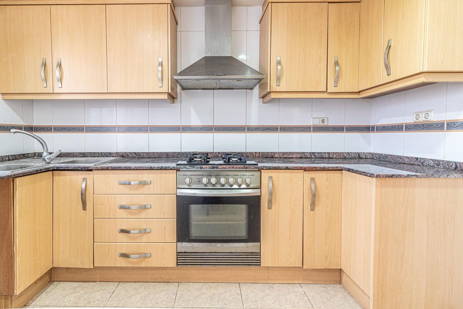 3 makuuhuone Asunto myytävänä paikassa L'Alcudia - 150 000 € (Ref: 9360147)