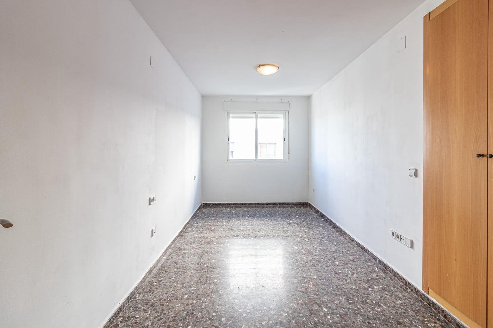 3 makuuhuone Asunto myytävänä paikassa L'Alcudia - 150 000 € (Ref: 9360147)