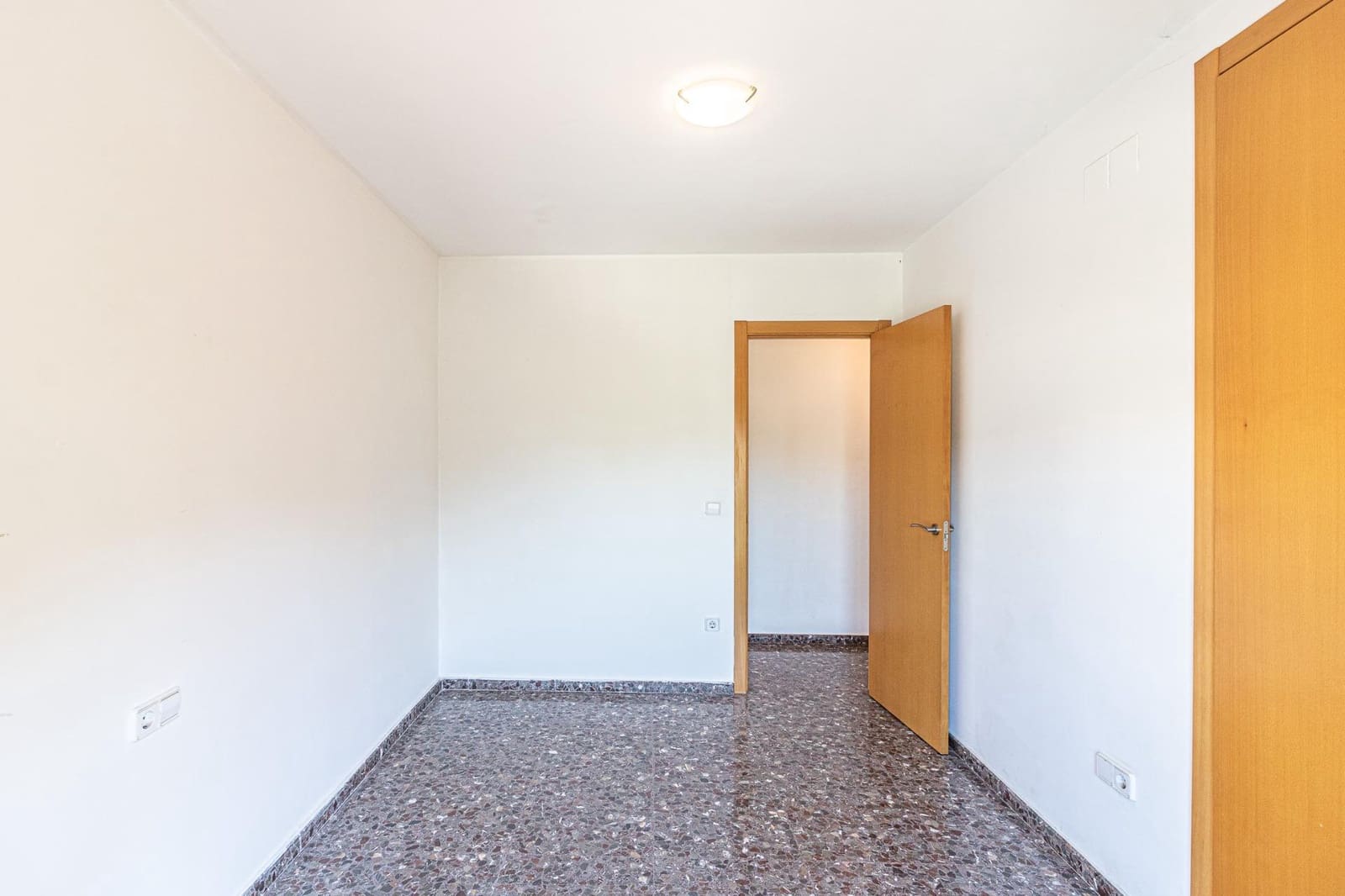 3 makuuhuone Asunto myytävänä paikassa L'Alcudia - 150 000 € (Ref: 9360147)