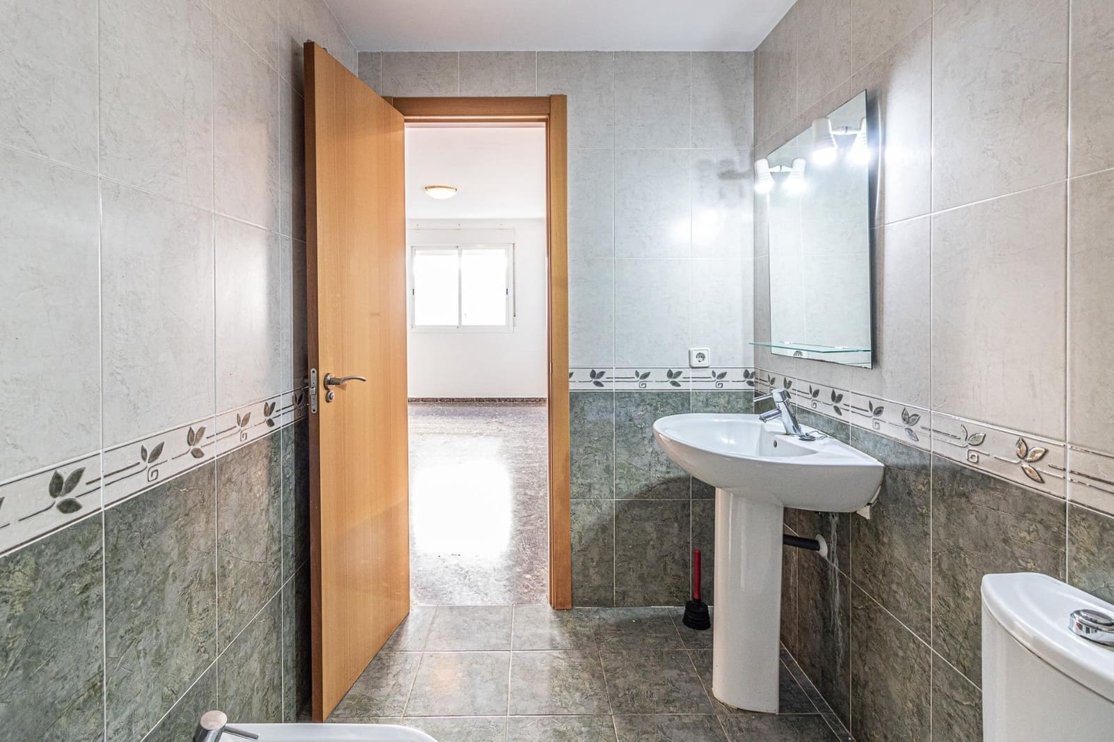 3 makuuhuone Asunto myytävänä paikassa L'Alcudia - 150 000 € (Ref: 9360147)