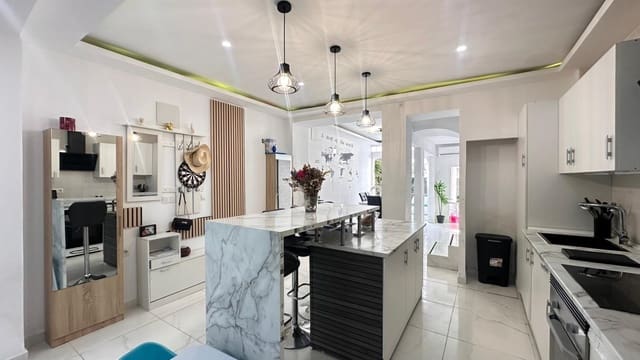 5 bedroom Townhouse for sale in Alginet with pool - € 230,000 (Ref: 9360148)