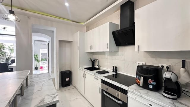 5 bedroom Townhouse for sale in Alginet with pool - € 230,000 (Ref: 9360148)