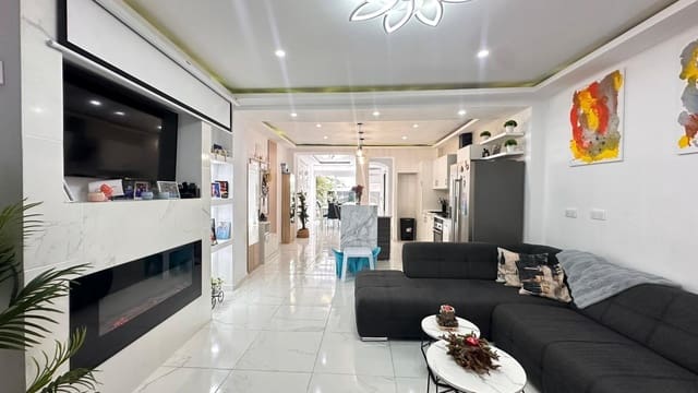 5 bedroom Townhouse for sale in Alginet with pool - € 230,000 (Ref: 9360148)