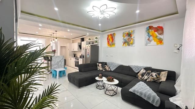 5 bedroom Townhouse for sale in Alginet with pool - € 230,000 (Ref: 9360148)