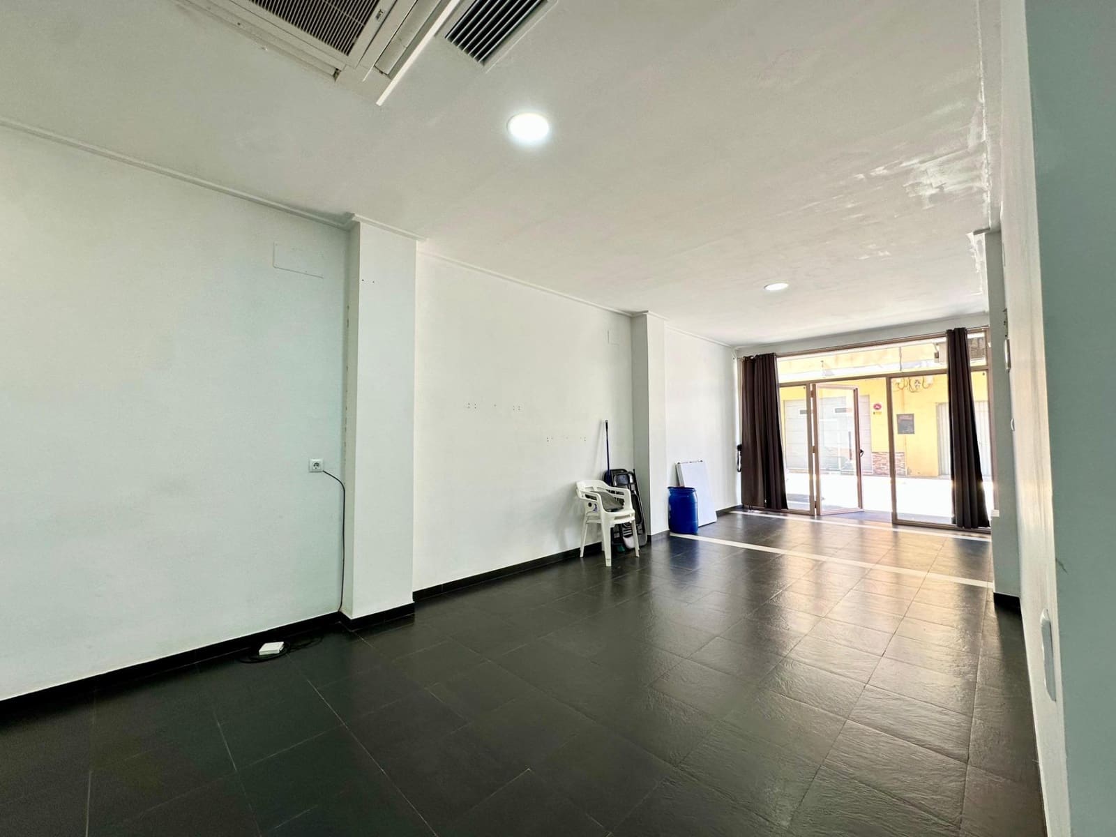 Commercial for rent in L'Alcudia - € 500 (Ref: 9360155)