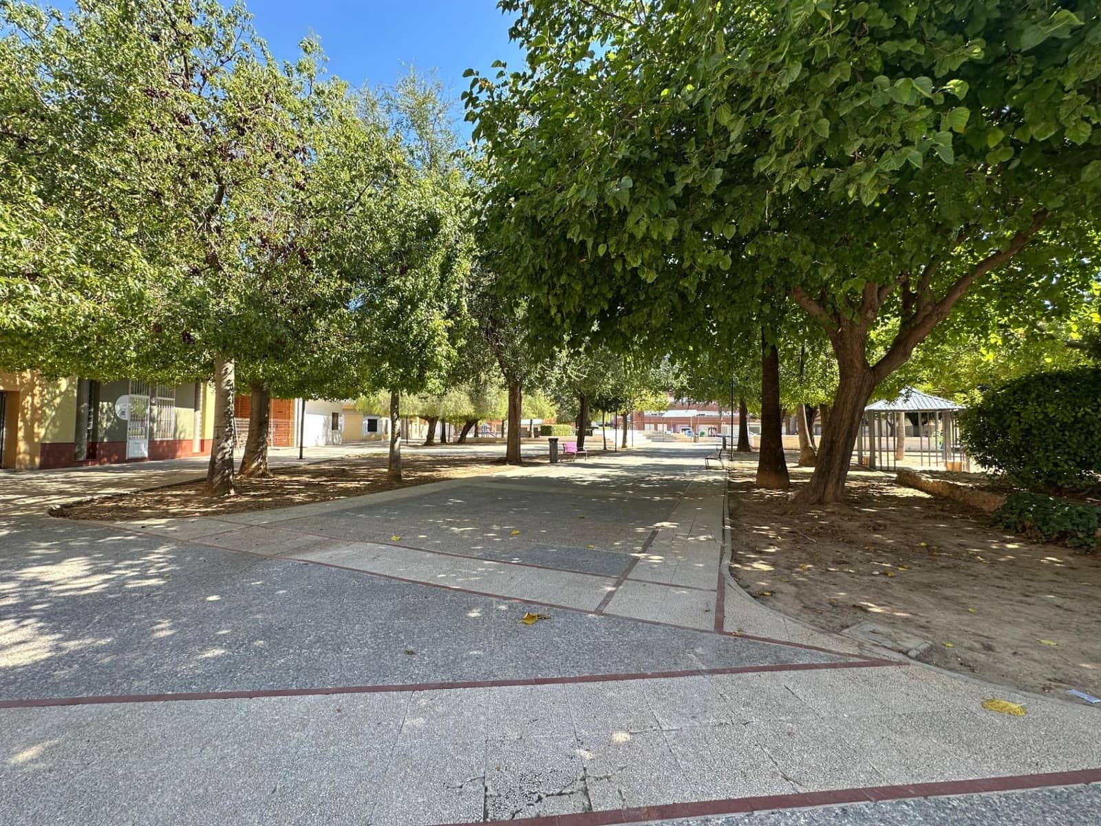 Commercial for rent in L'Alcudia - € 500 (Ref: 9360155)