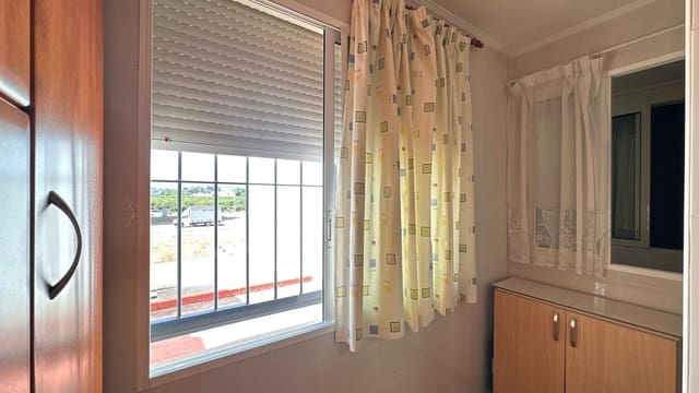 2 soverom Leilighet til salgs i Carlet med garasje - € 130 000 (Ref: 9360156)