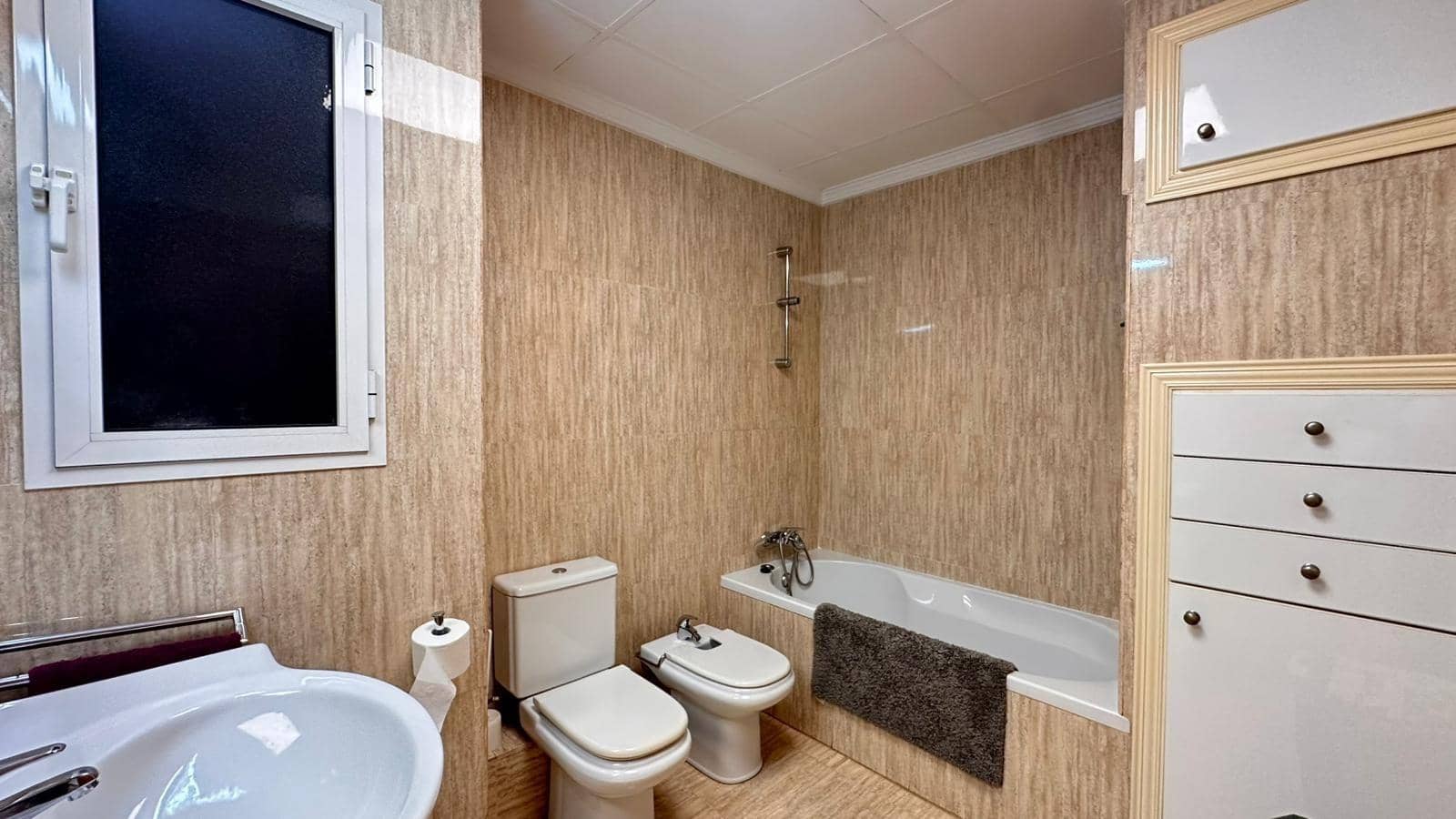 2 soverom Leilighet til salgs i Carlet med garasje - € 130 000 (Ref: 9360156)