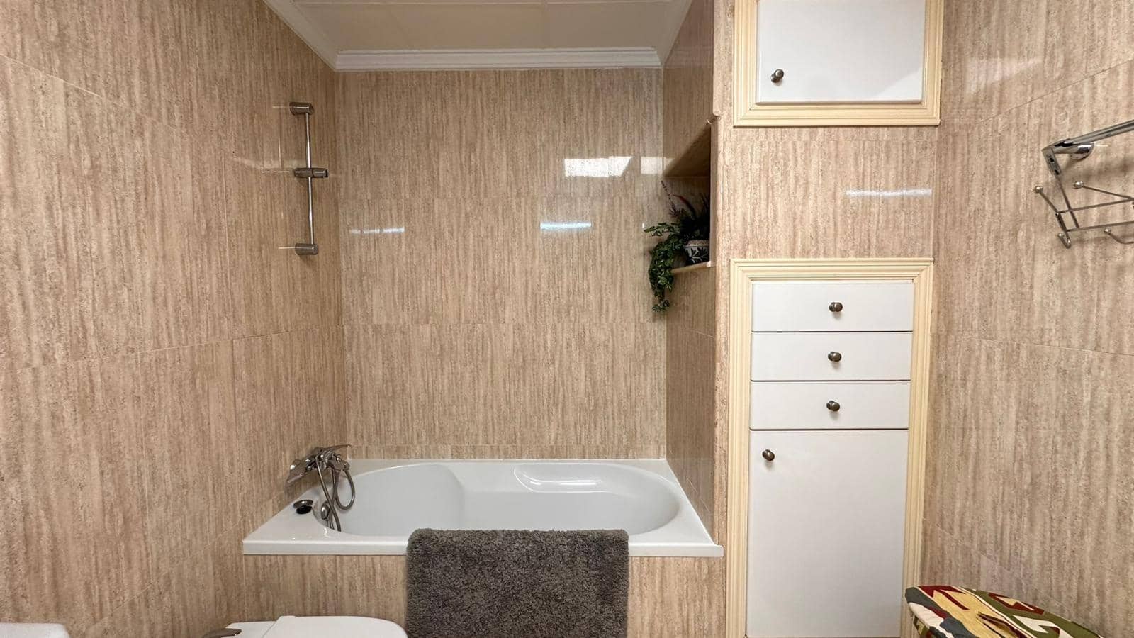 2 soverom Leilighet til salgs i Carlet med garasje - € 130 000 (Ref: 9360156)