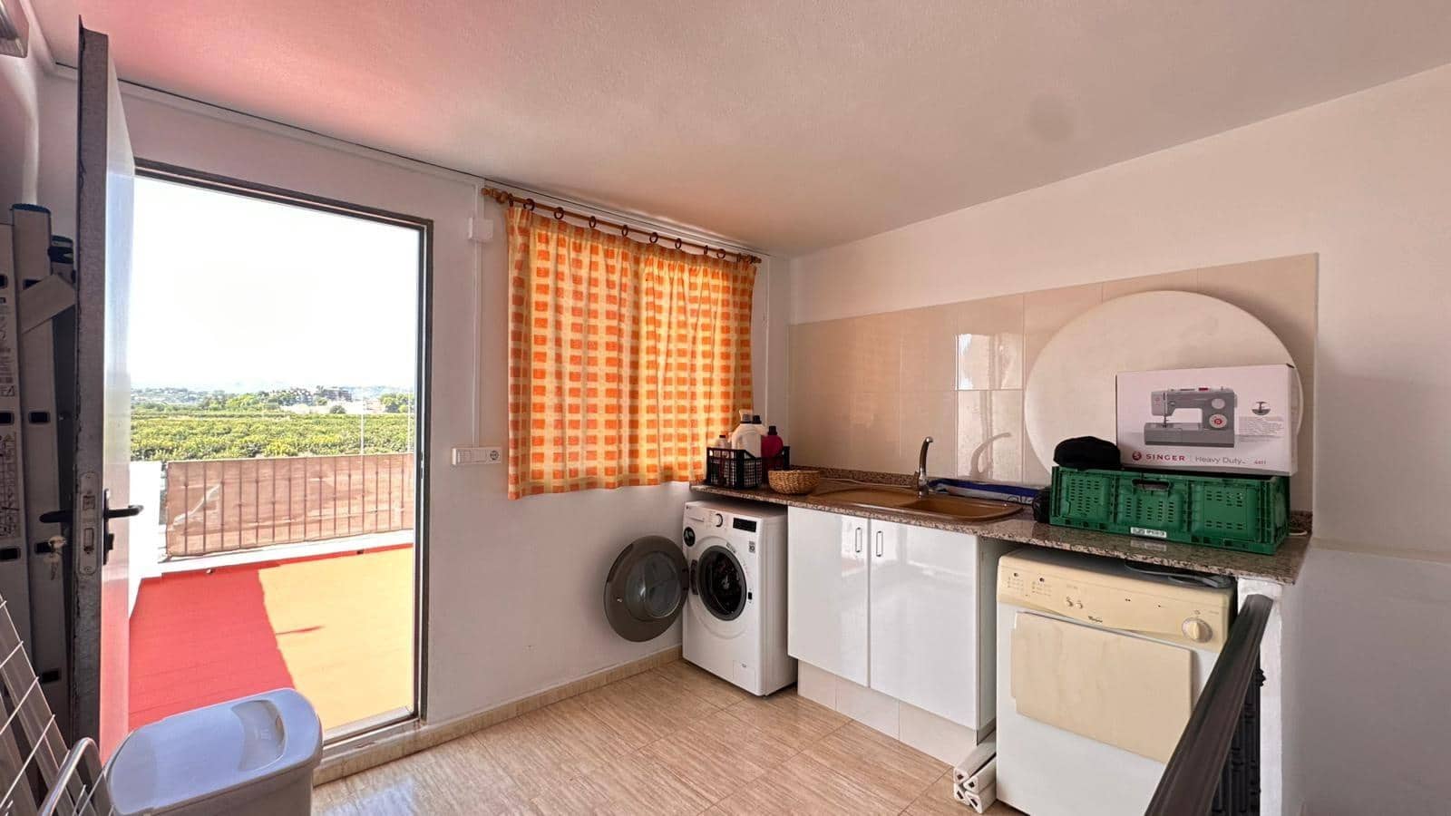 2 soverom Leilighet til salgs i Carlet med garasje - € 130 000 (Ref: 9360156)