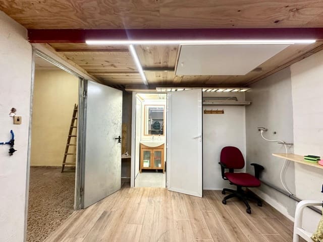 1 bedroom Commercial for sale in Carlet with garage - € 60,000 (Ref: 9360157)