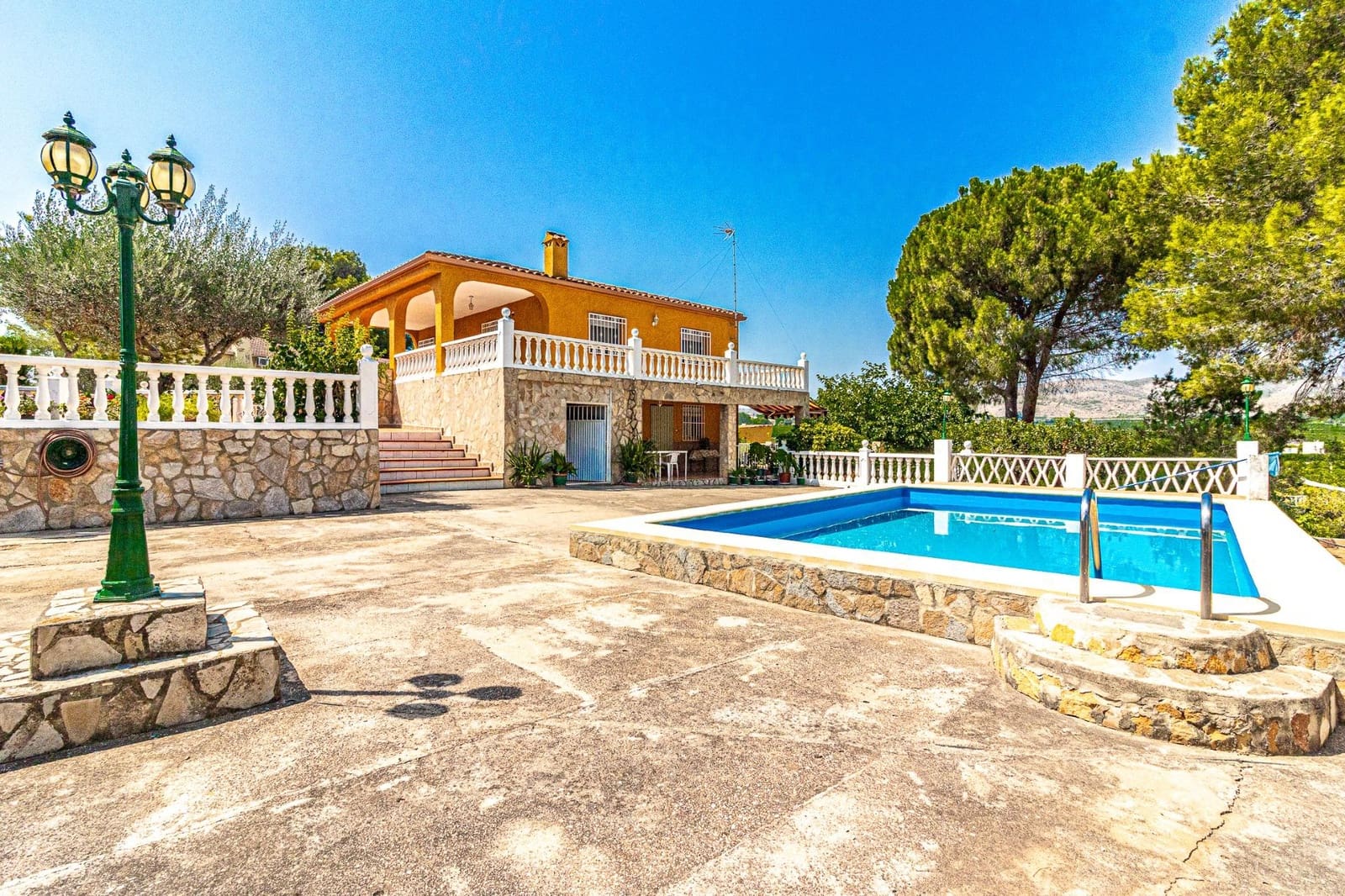 4 soveværelse Villa til salg i Alberic med swimmingpool - € 270.000 (Ref: 9360159)